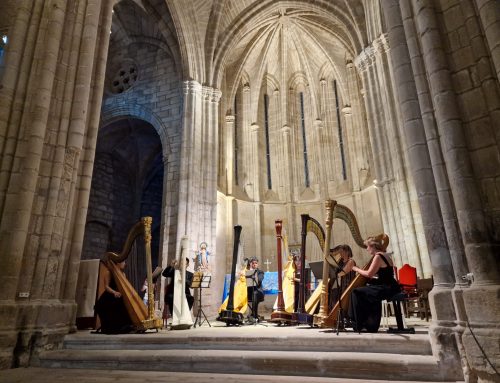 La Orquesta de Arpas de Málaga llenó de emoción la «Catedral de la Alcarria» de Alcocer. 400 personas disfrutaron de tan especial concierto.