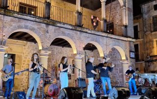 Grupo de folk Anxamás durante su actuación en las Jornadas Medievales de Sigüenza