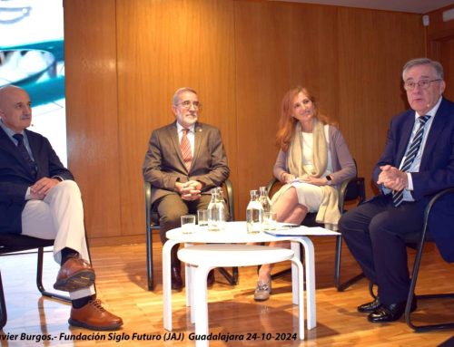 El Dr. Javier Burgos, referente mundial en trasplantes renales, impartió una excelente conferencia en la Fundación Siglo Futuro.